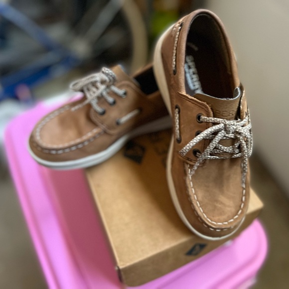 Sperry - Picture 1 of 1